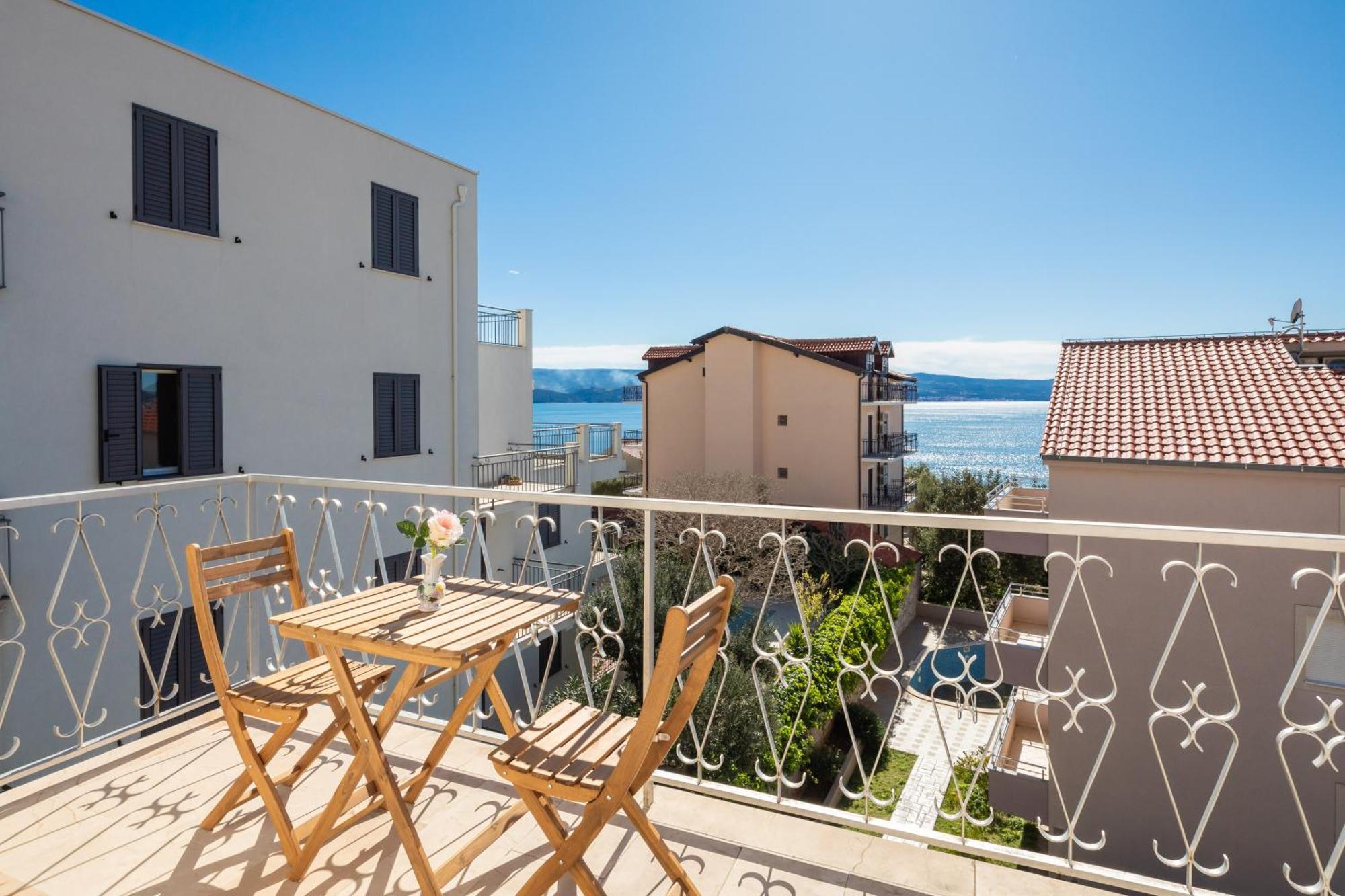 Sunshine Suites Omiš Exterior foto
