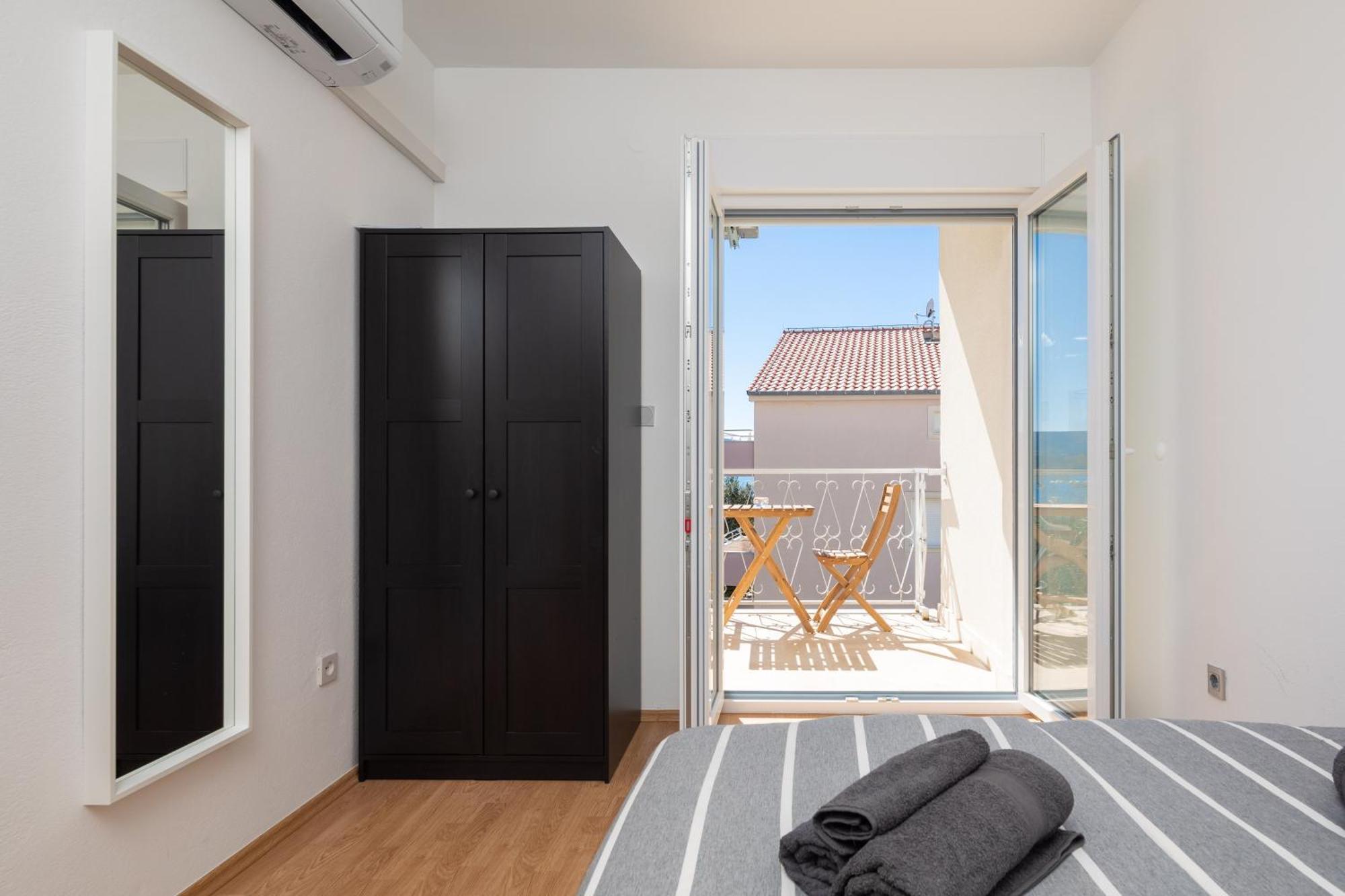 Sunshine Suites Omiš Exterior foto