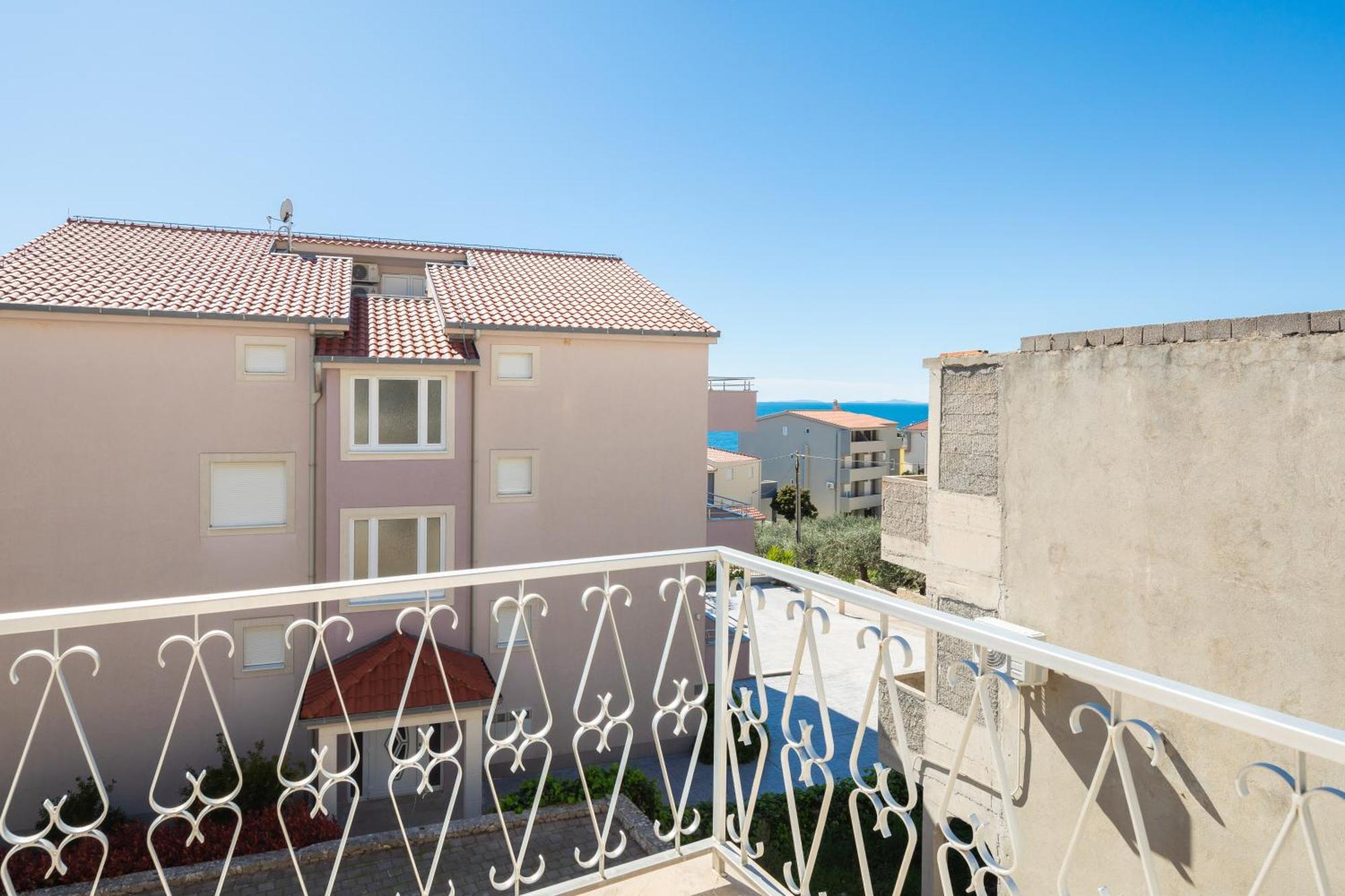 Sunshine Suites Omiš Exterior foto