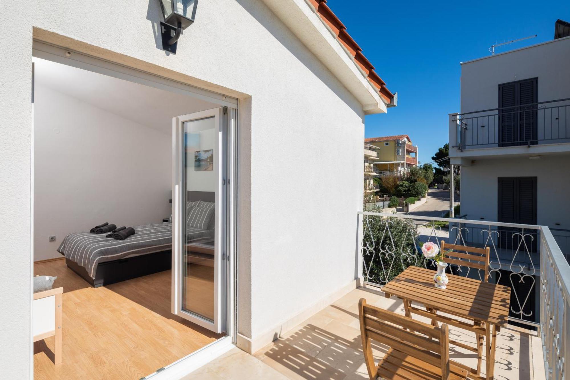 Sunshine Suites Omiš Exterior foto