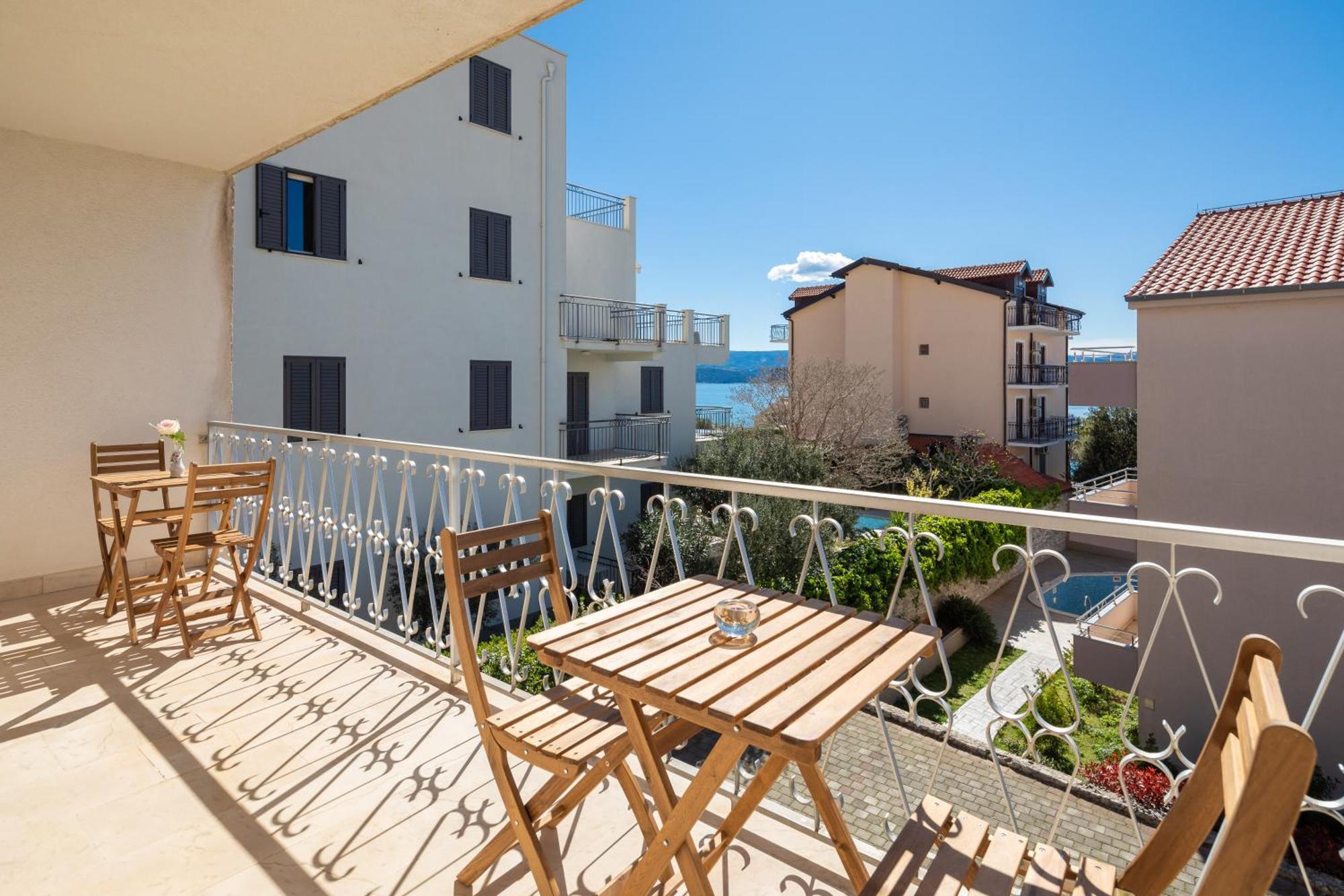 Sunshine Suites Omiš Exterior foto
