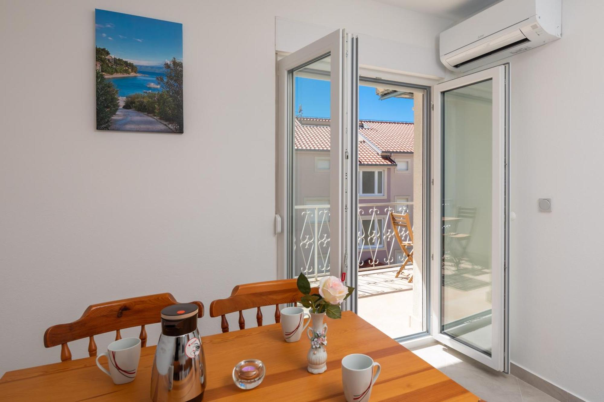 Sunshine Suites Omiš Exterior foto