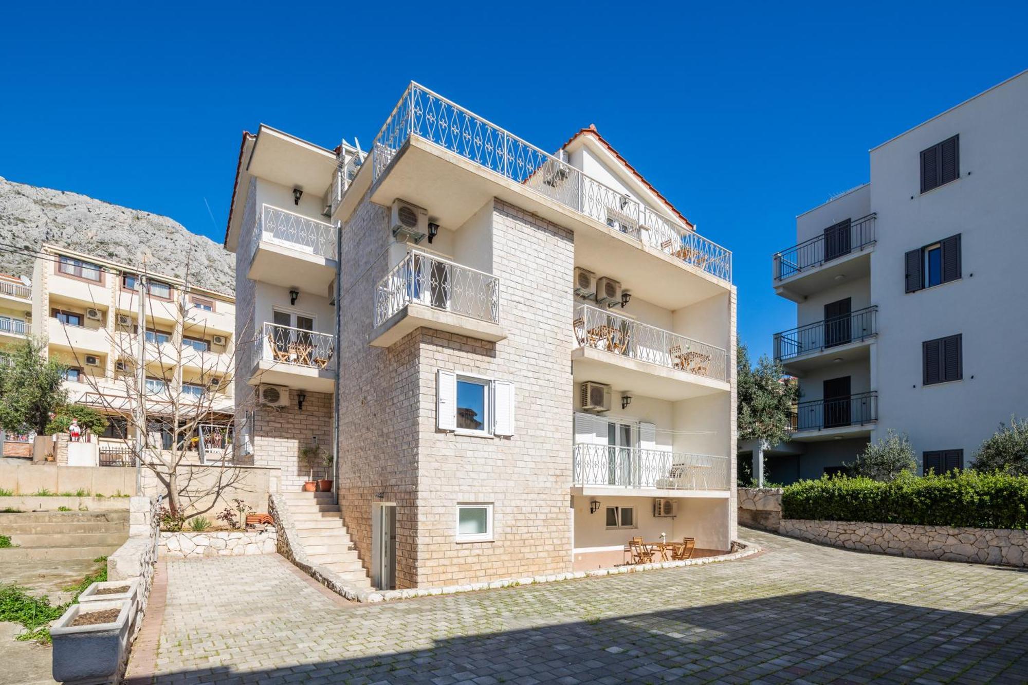 Sunshine Suites Omiš Exterior foto